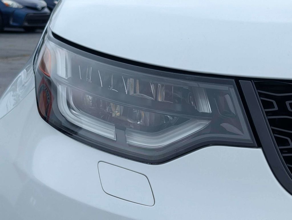 Used 2018 Land Rover Discovery HSE AWD/4WD image 11