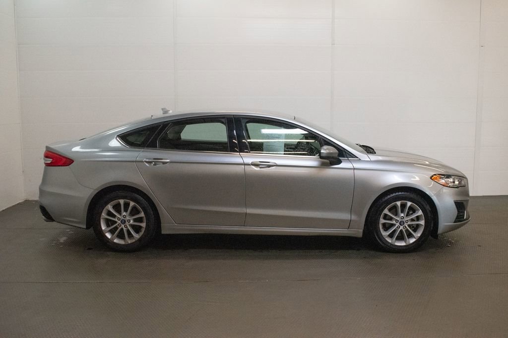 Used 2020 Ford Fusion SE FWD image 3
