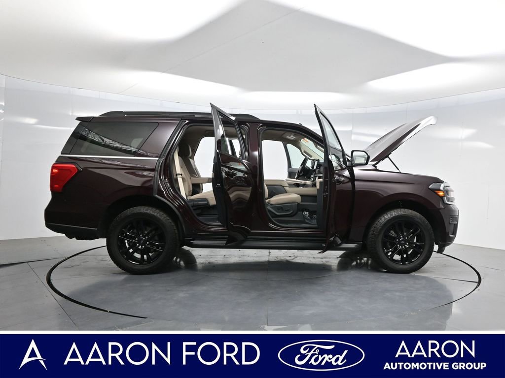 Used 2024 Ford Expedition XLT image 4
