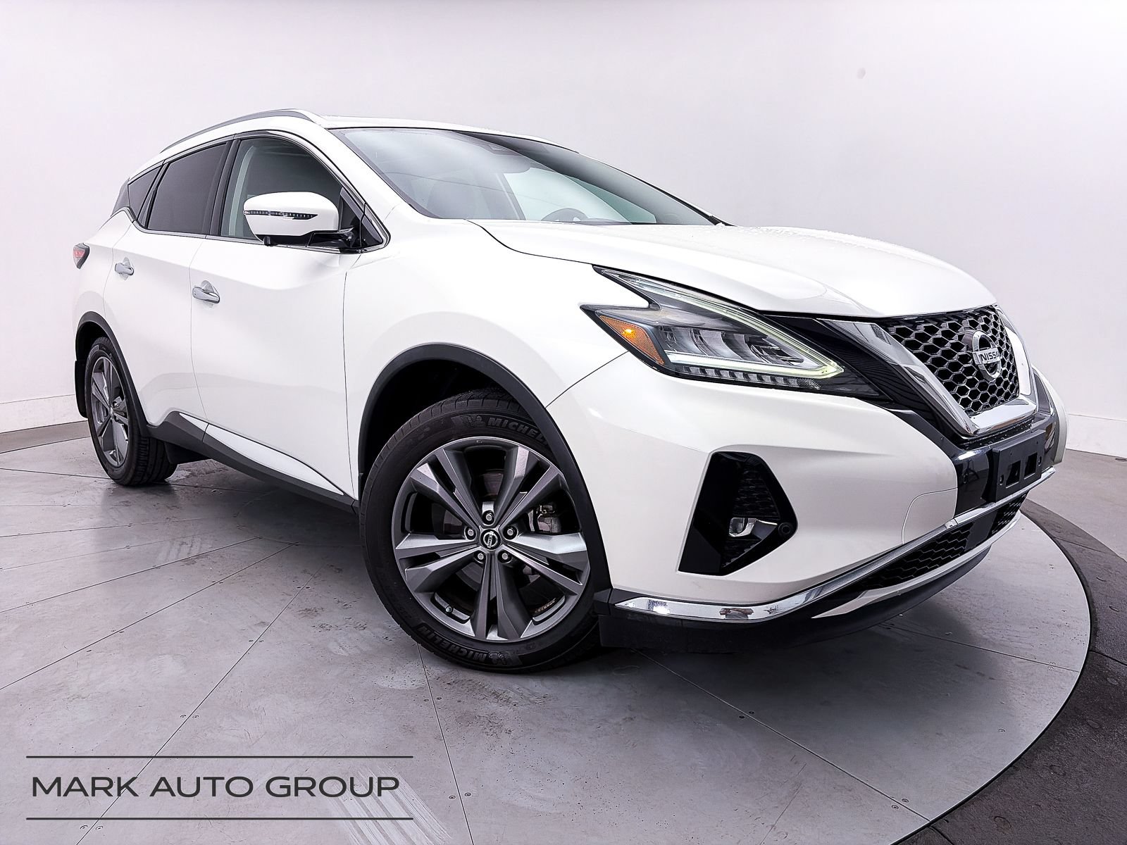 Used 2019 Nissan Murano Platinum w/ Cargo Package FWD image 1
