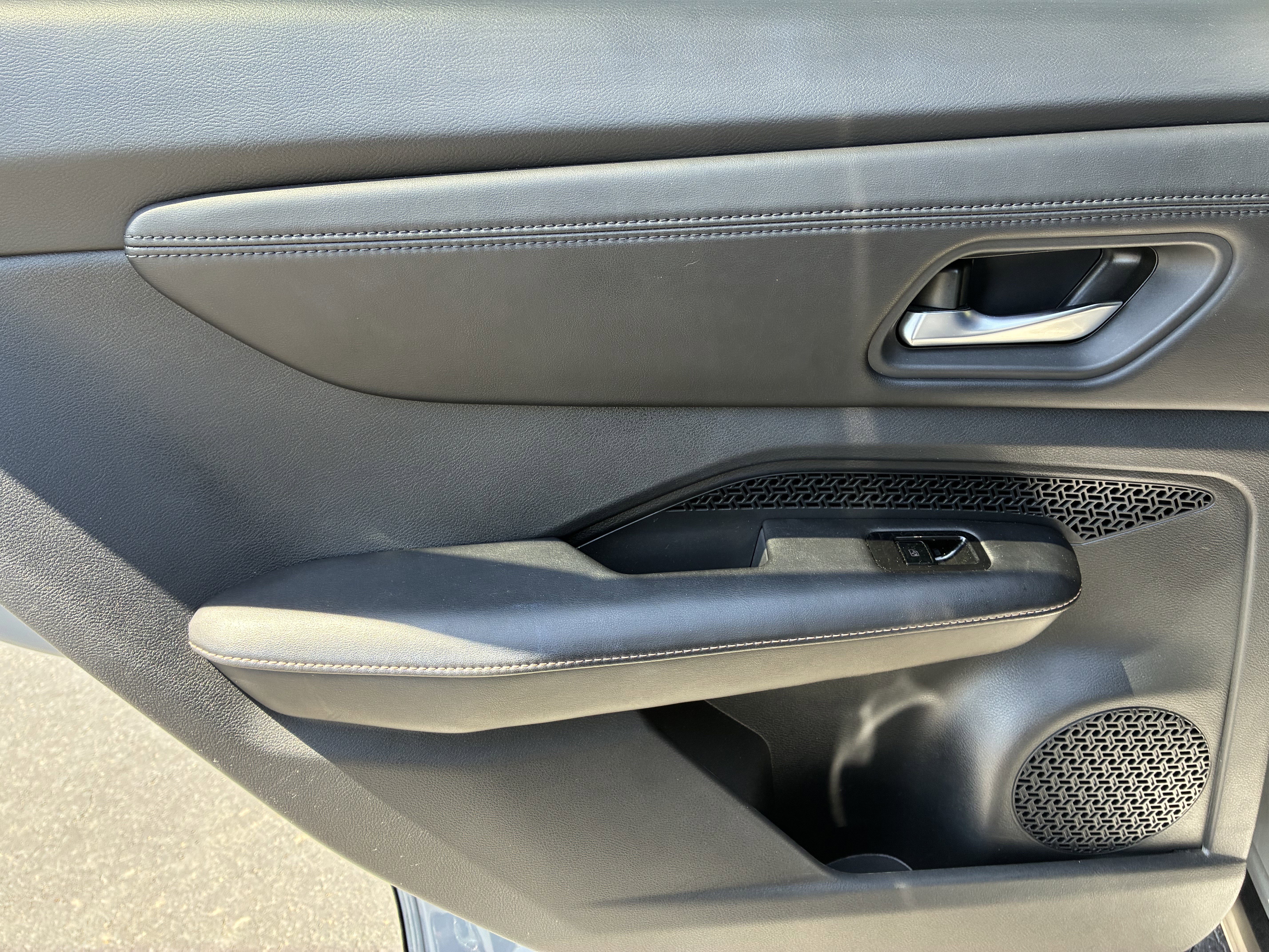 Used 2024 Nissan Ariya AWD image 17