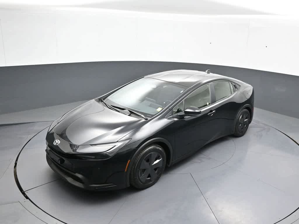 Certified 2025 Toyota Prius LE FWD image 34