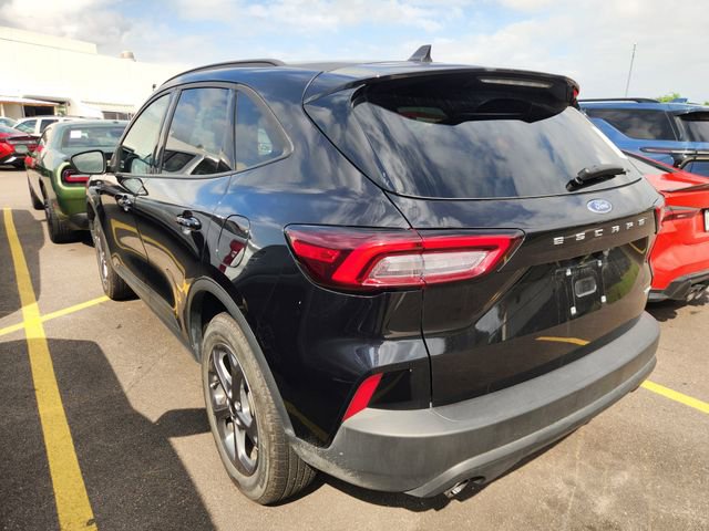 Used 2025 Ford Escape ST-Line image 3