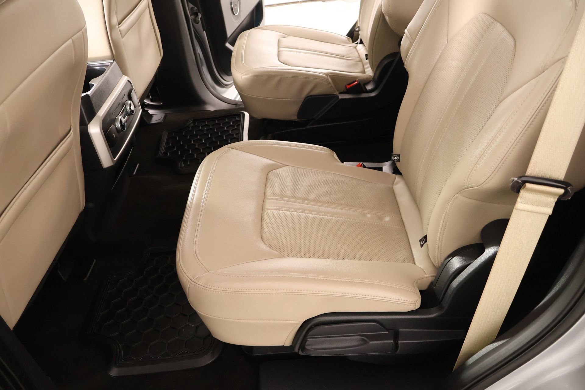 Used 2023 Ford Expedition Limited AWD/4WD image 12