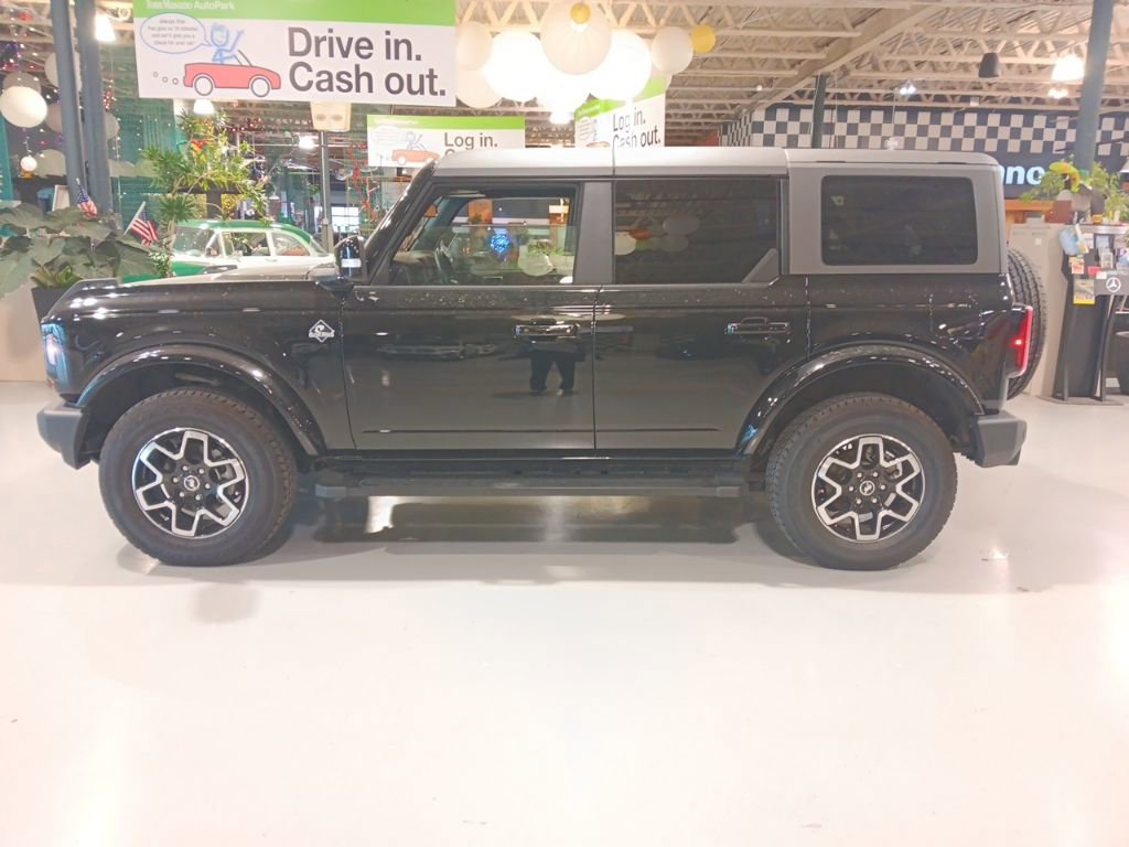 Used 2024 Ford Bronco Outer Banks image 9
