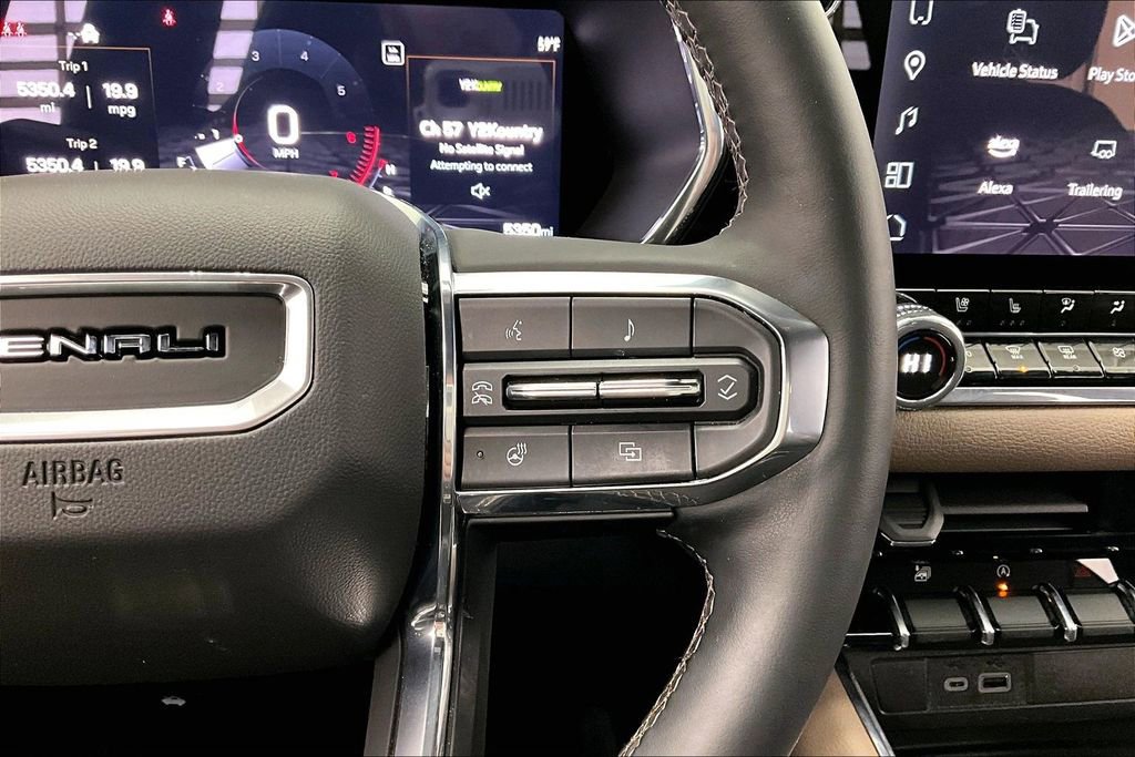 Used 2025 GMC Canyon Denali image 21