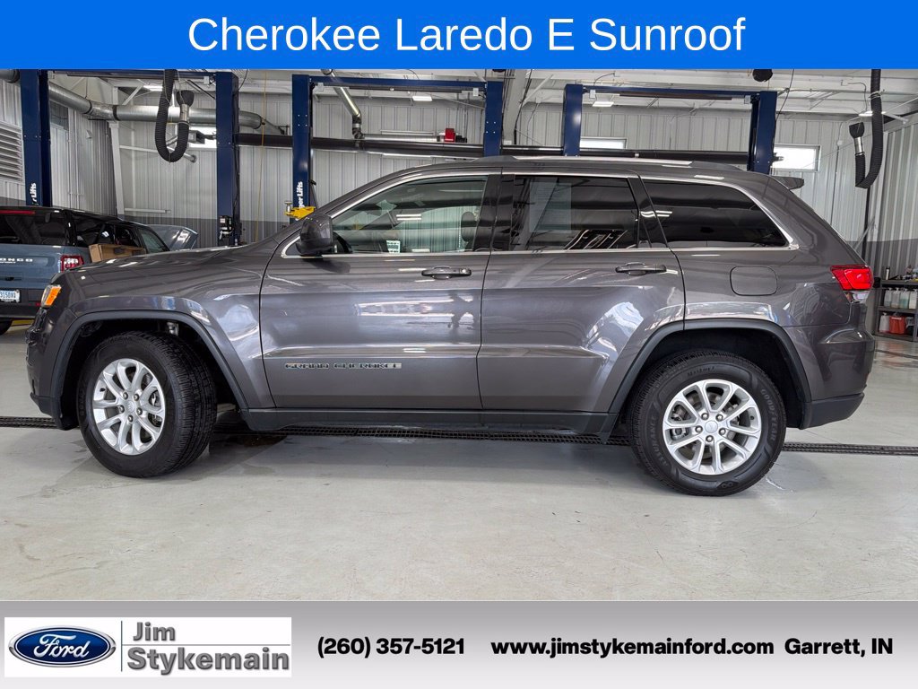 Used 2021 Jeep Grand Cherokee Laredo w/ Security & Convenience Group AWD/4WD image 4
