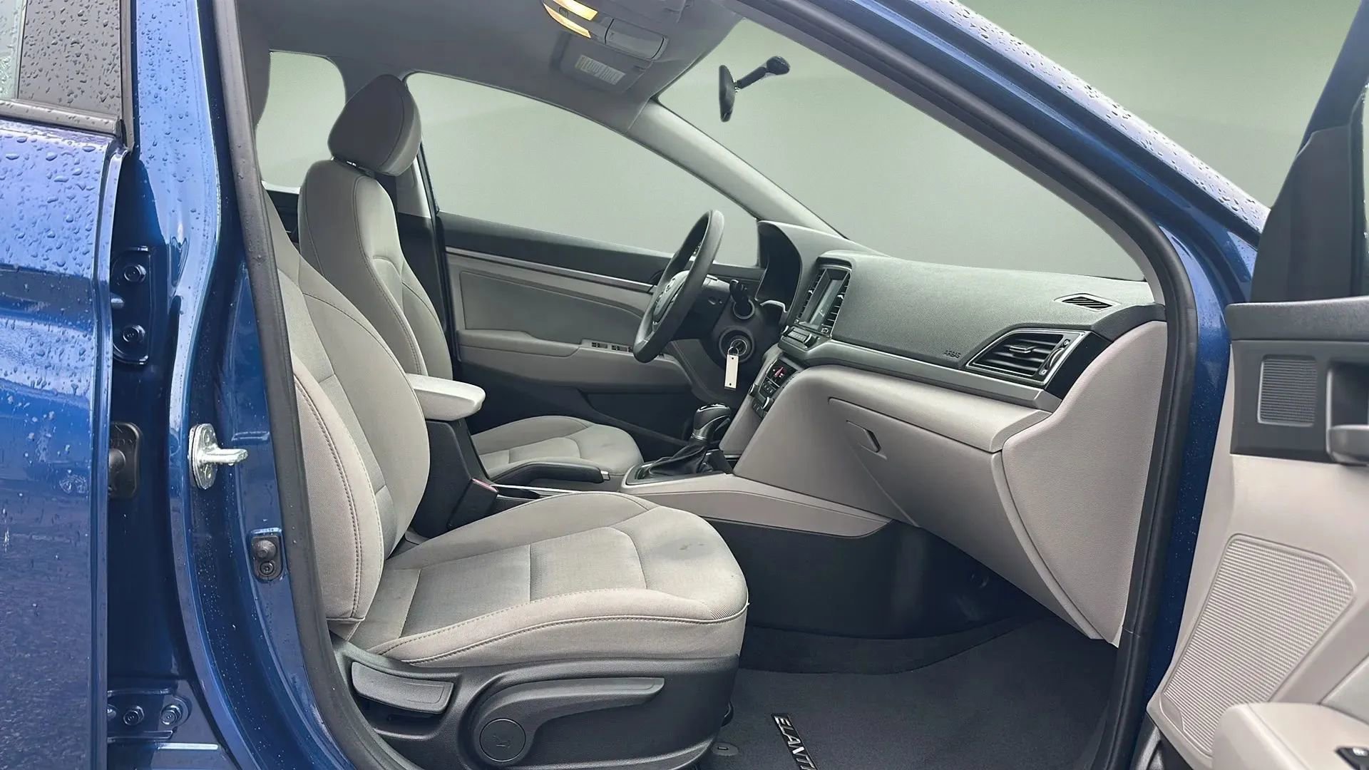 Used 2017 Hyundai Elantra SE image 17