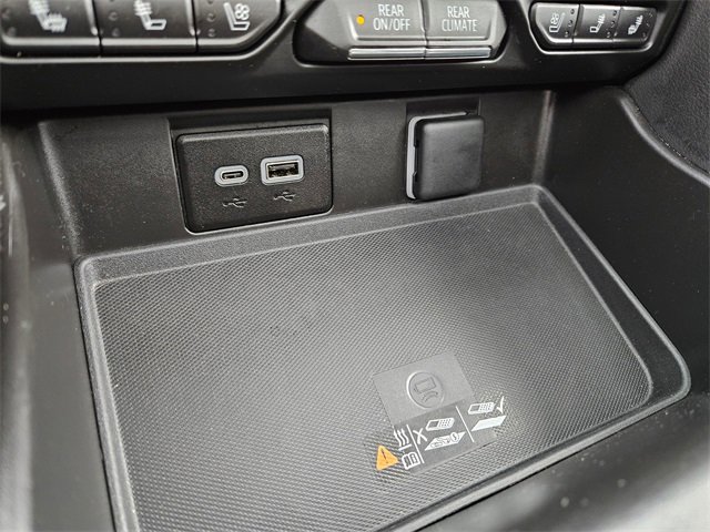 Used 2023 GMC Yukon SLT w/ SLT Premium Package image 27