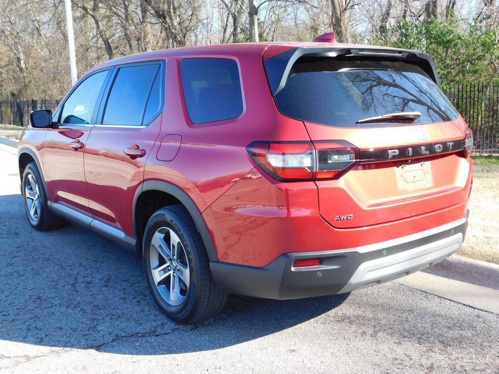 Used 2025 Honda Pilot EX-L image 3