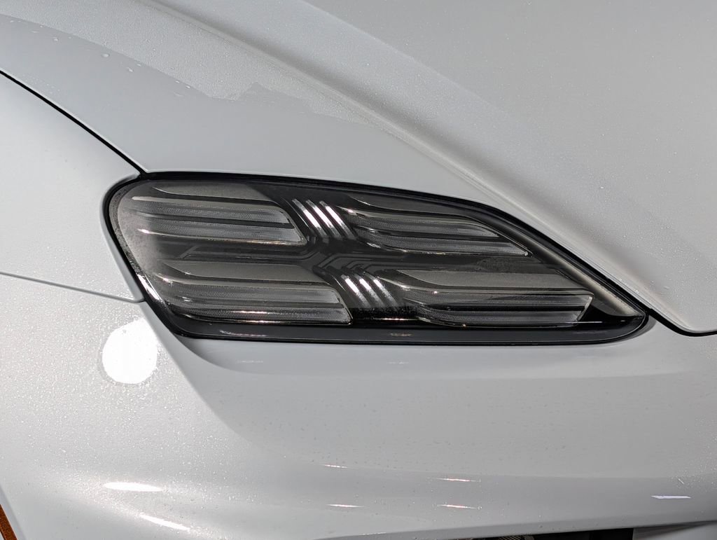 New 2026 Porsche Macan 4 Electric image 14