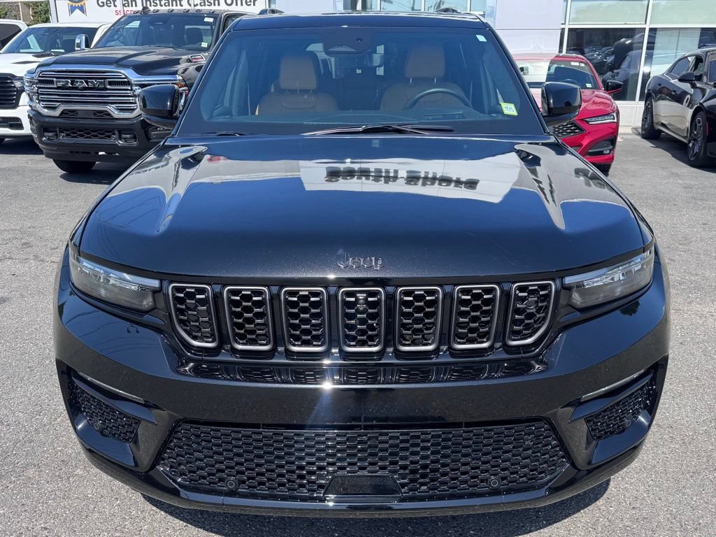 Used 2025 Jeep Grand Cherokee Summit AWD/4WD image 2
