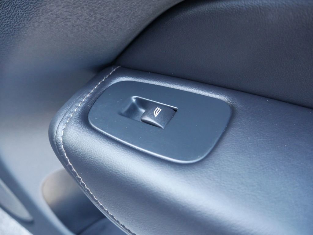 Used 2023 Volvo XC60 T8 Ultimate w/ Climate Package image 29