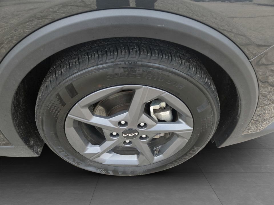 Used 2025 Kia K4 LXS image 34