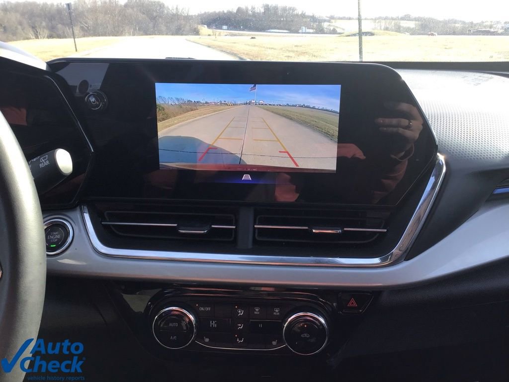 Used 2025 Chevrolet Trax LT w/ LT Convenience Package image 31