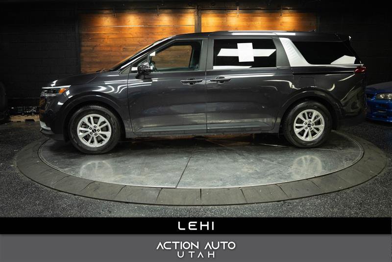 Used 2024 Kia Carnival LX image 1