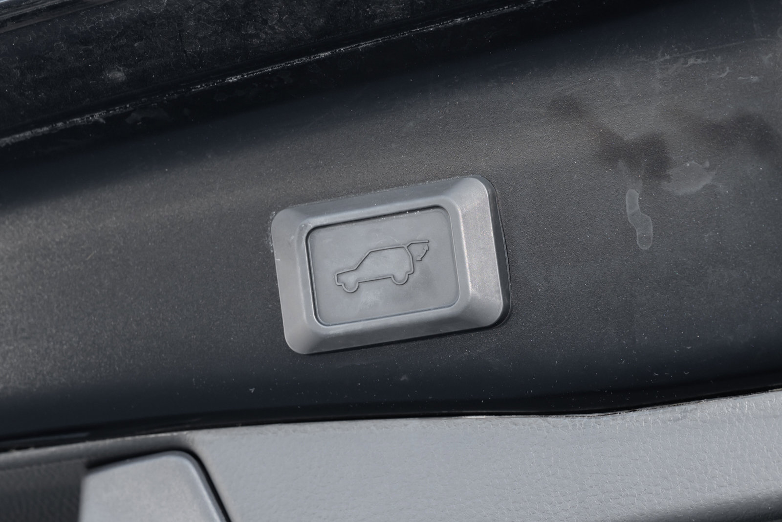 Used 2023 Toyota RAV4 XLE Premium image 38