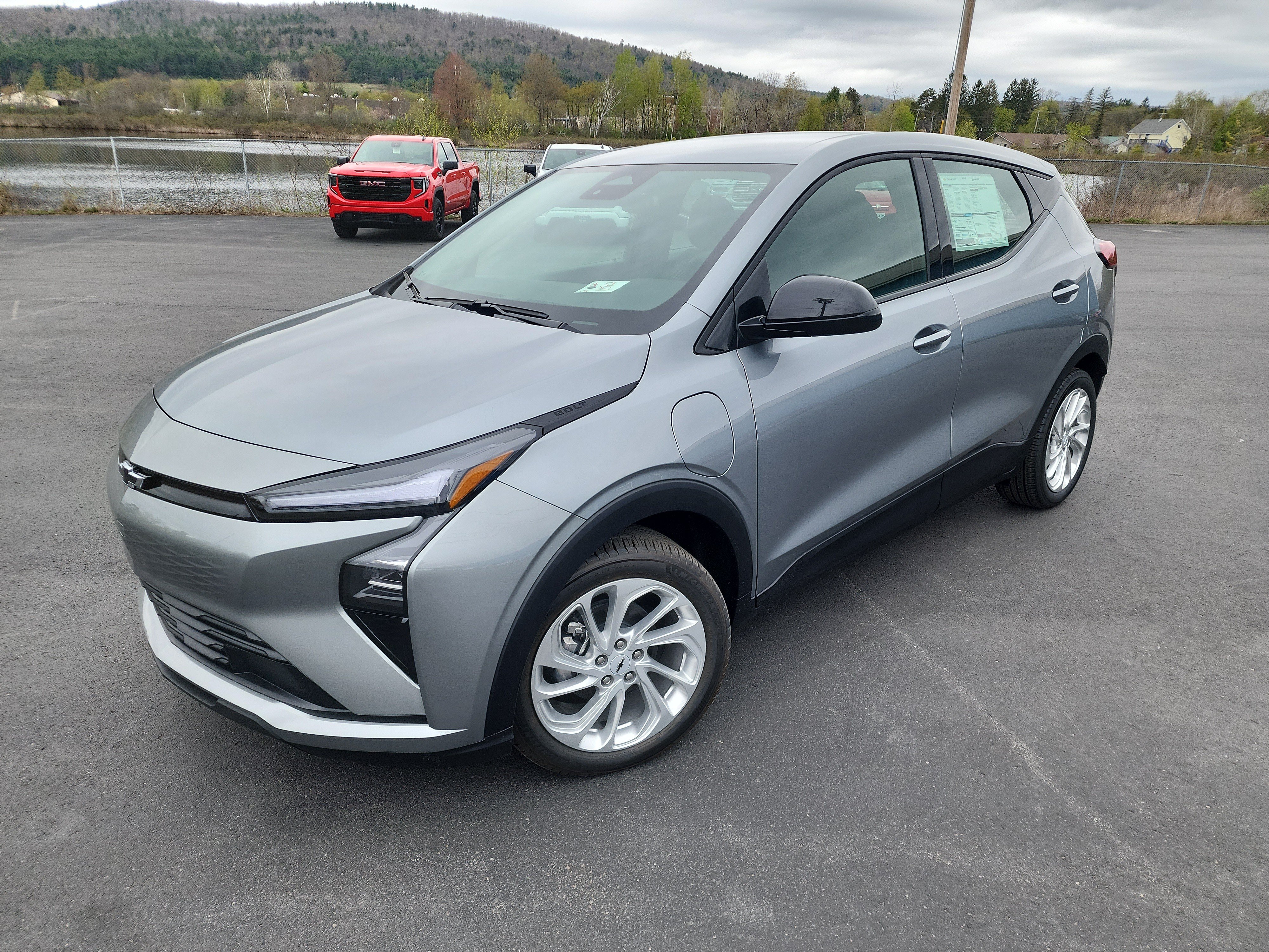 New 2027 Chevrolet Bolt LT w/ Comfort Package FWD image 4