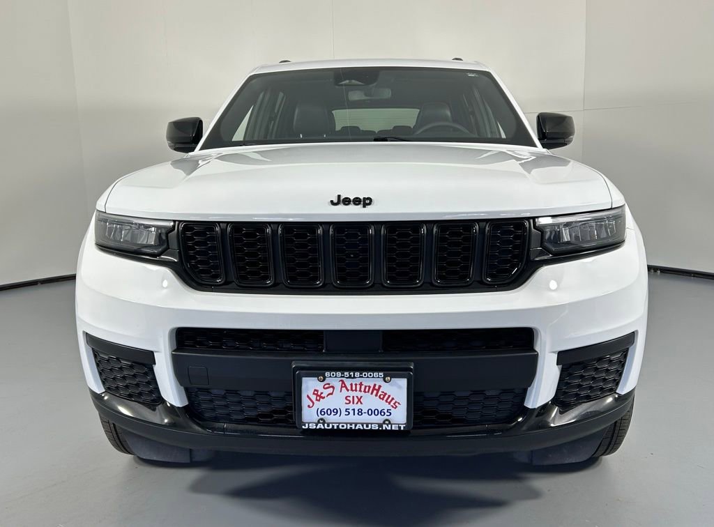 Used 2024 Jeep Grand Cherokee L Laredo image 2