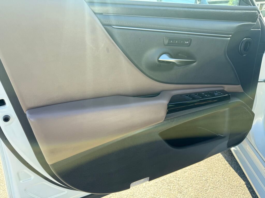 Used 2023 Lexus ES 350 w/ Premium Package FWD image 10