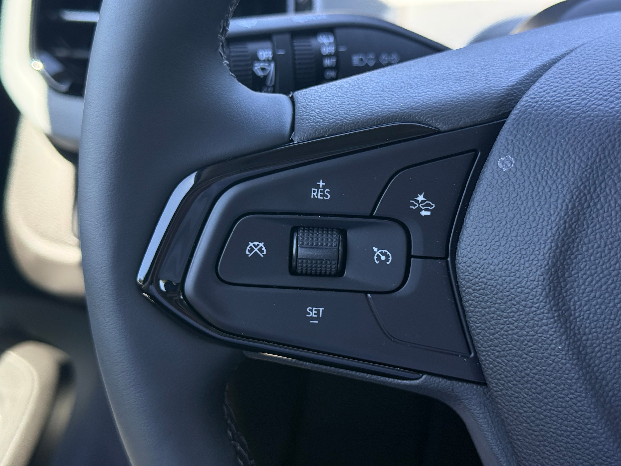 New 2027 Chevrolet Bolt LT w/ Comfort Package FWD image 27