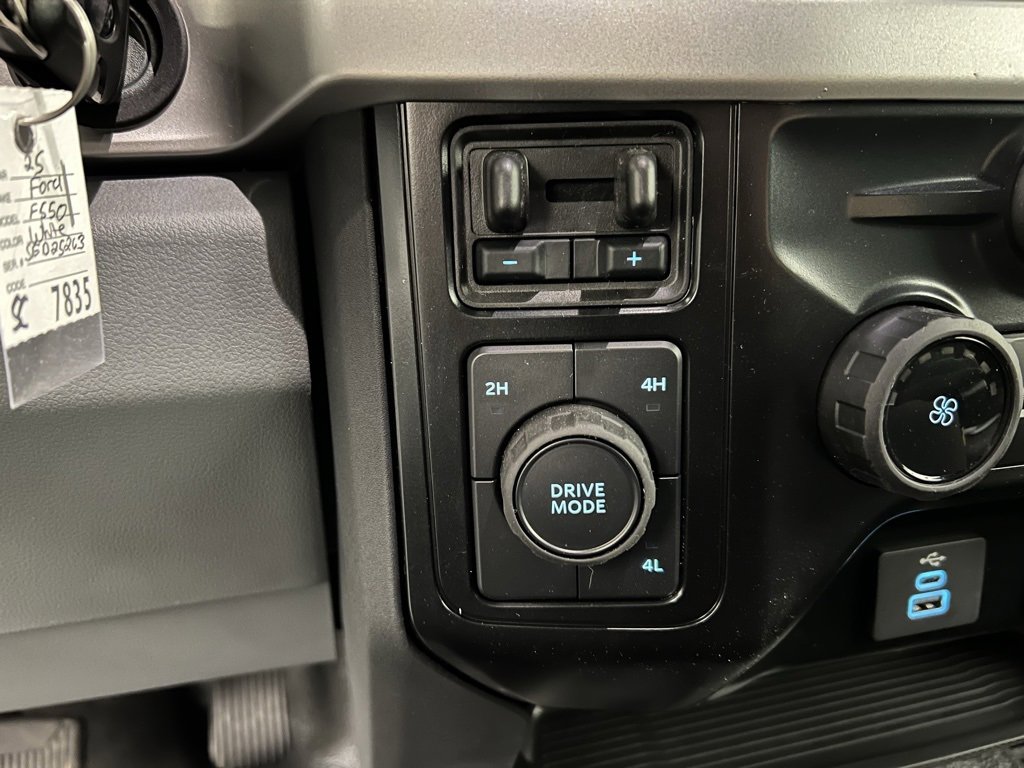 New 2025 Ford F550 4x4 Supercab Super Duty image 13