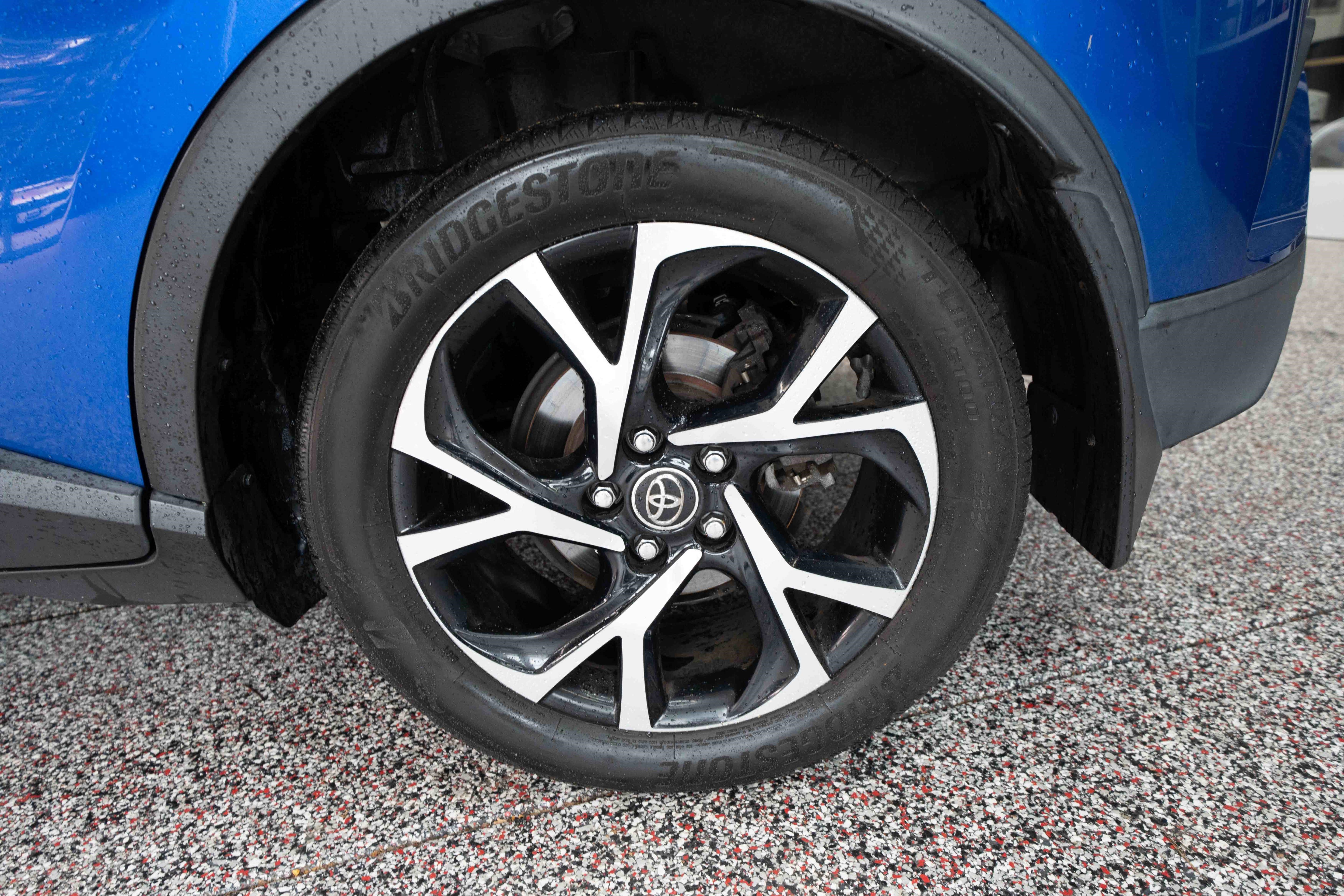 Used 2018 Toyota C-HR XLE FWD image 28