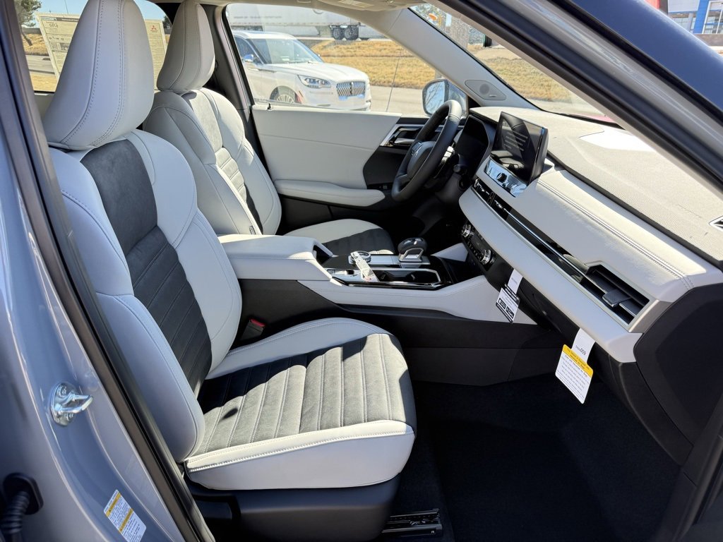 New 2026 Mitsubishi Outlander SE image 18