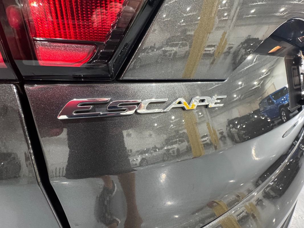 Used 2018 Ford Escape Titanium w/ Ford Safe & Smart Package image 46