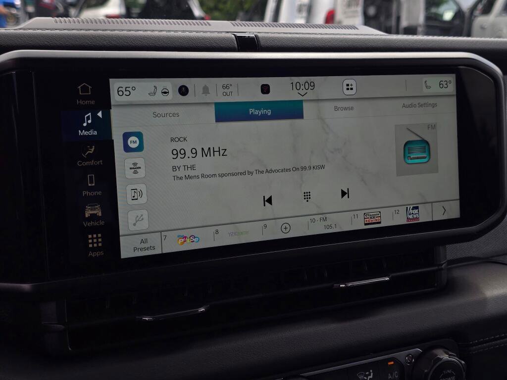 Used 2024 Jeep Wrangler Unlimited Sahara image 35