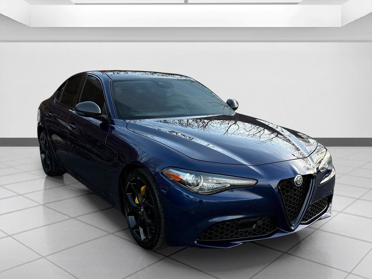 Used 2020 Alfa Romeo Giulia AWD w/ Nero Edizione image 2