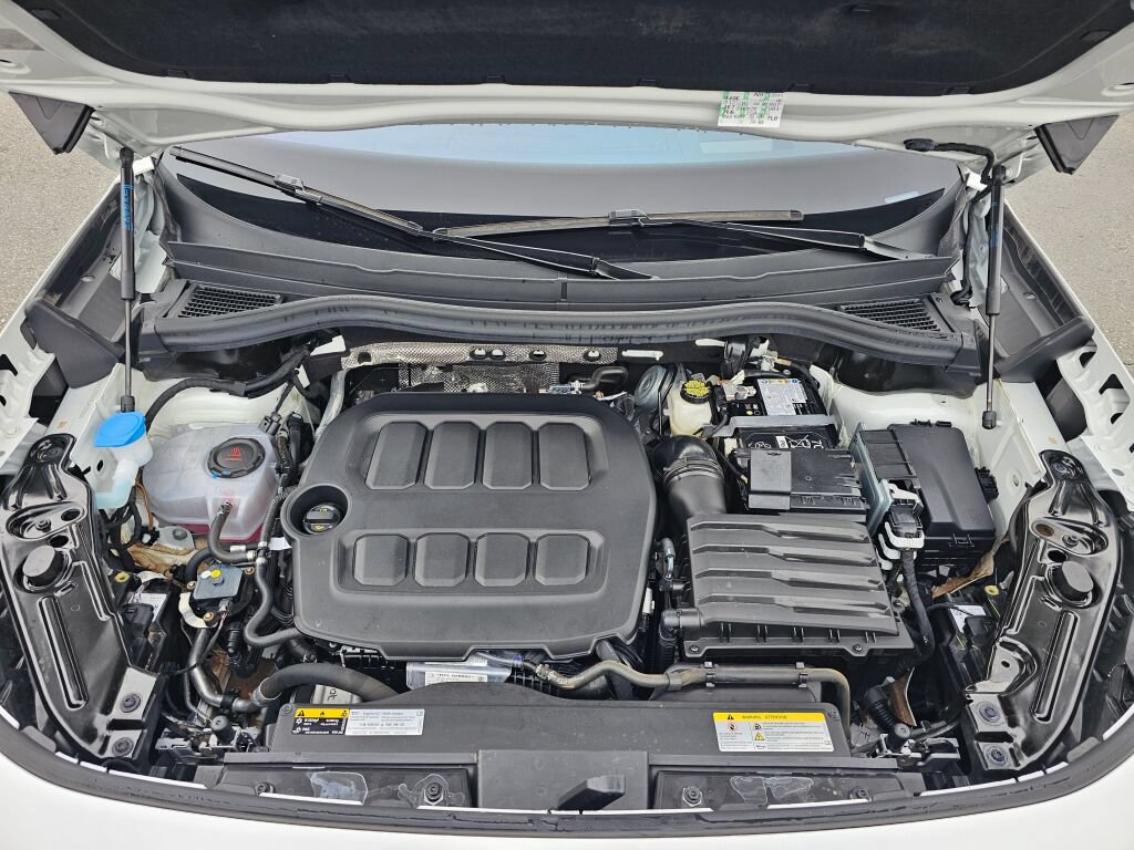 Certified 2025 Volkswagen Tiguan SEL R-Line AWD/4WD image 9