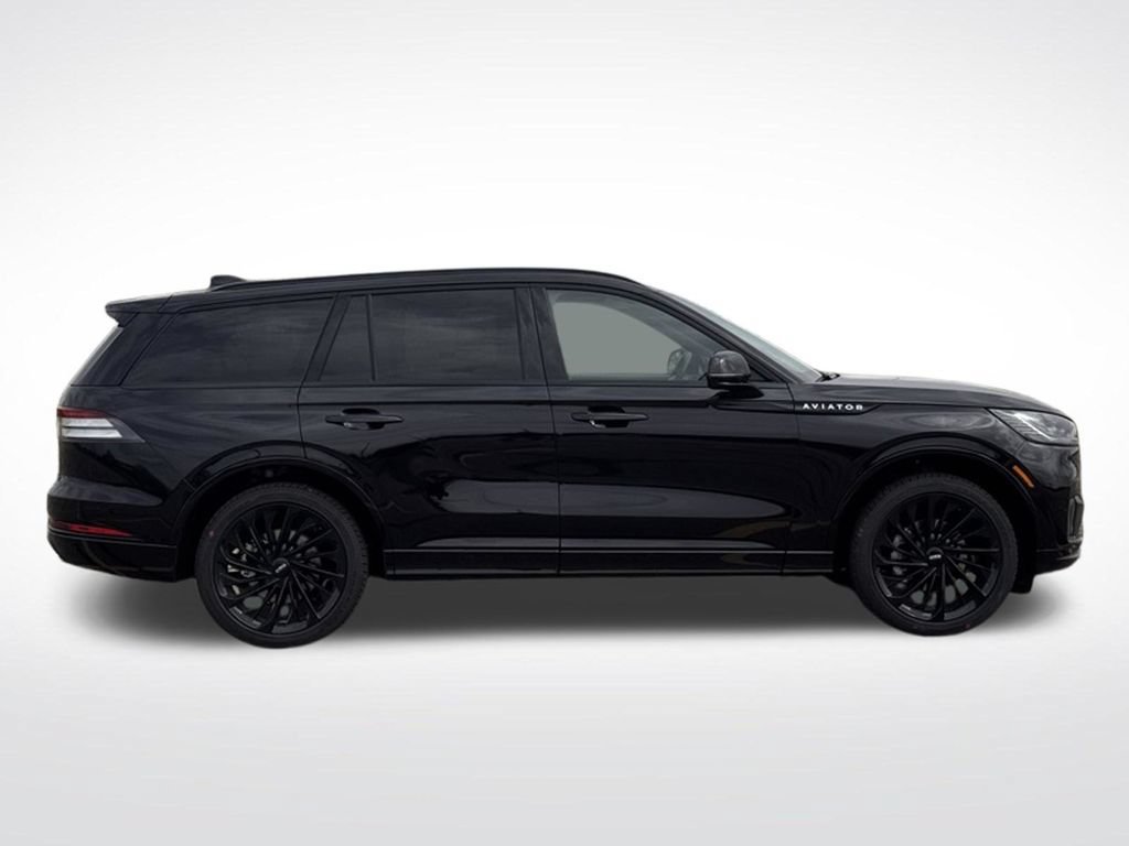 New 2026 Lincoln Aviator Reserve w/ Jet Appearance Package AWD/4WD image 2