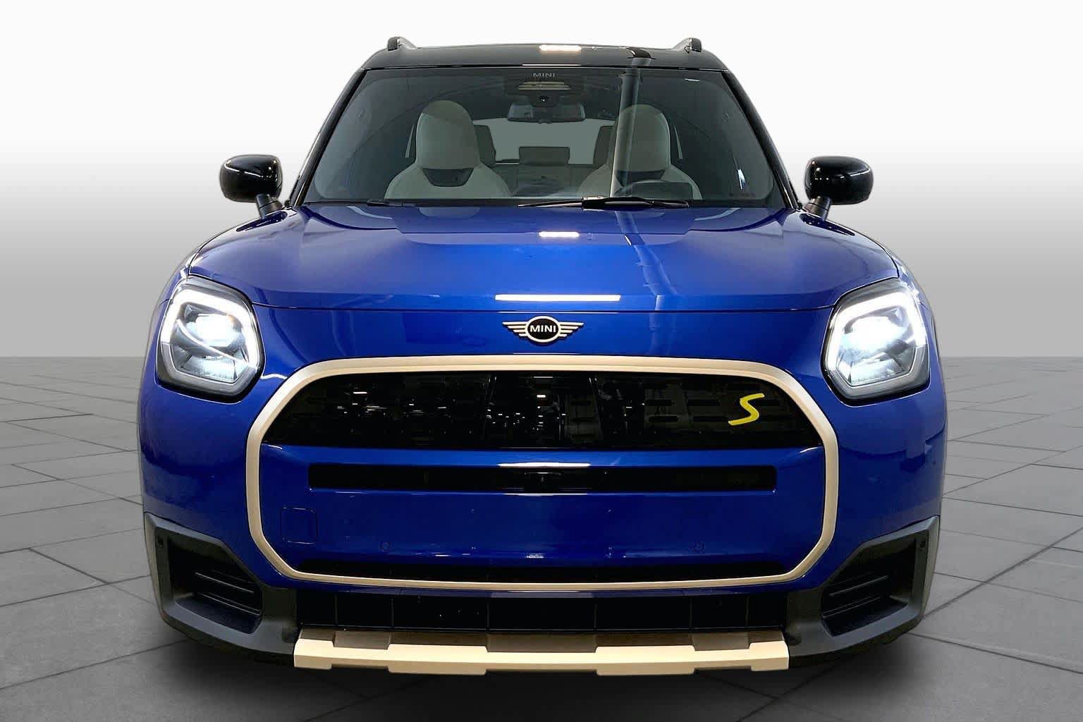 Used 2025 MINI Cooper Countryman SE w/ Comfort Package Max AWD/4WD image 3