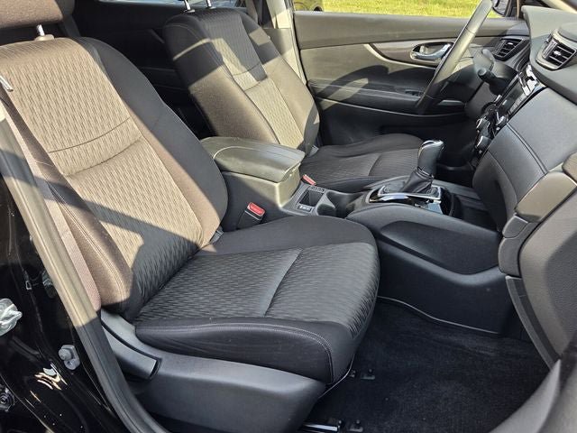 Used 2019 Nissan Rogue S w/ Special Edition Package FWD image 15