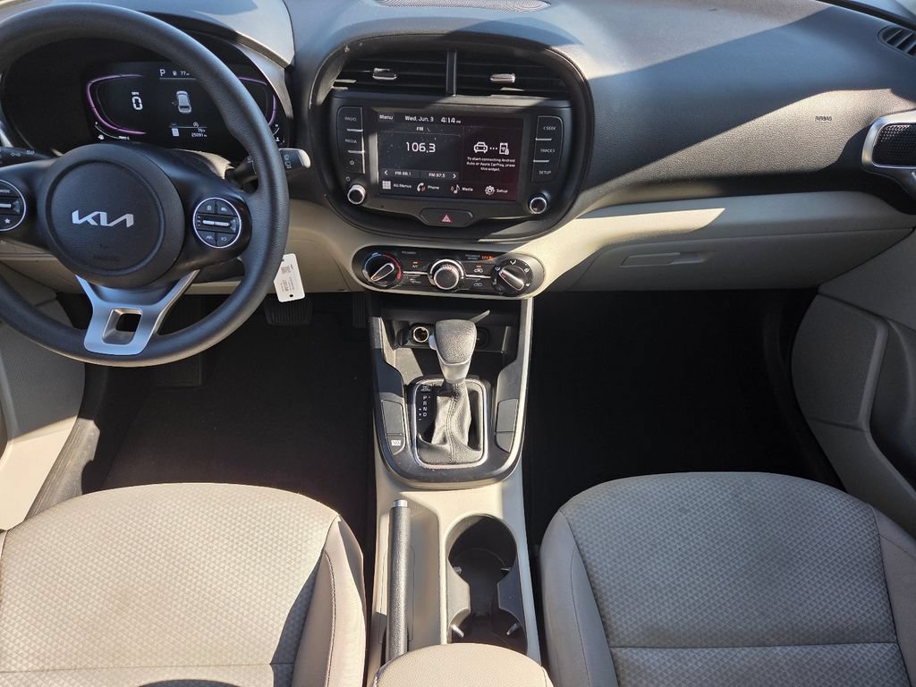 Used 2025 Kia Soul LX w/ LX Technology Package FWD image 15
