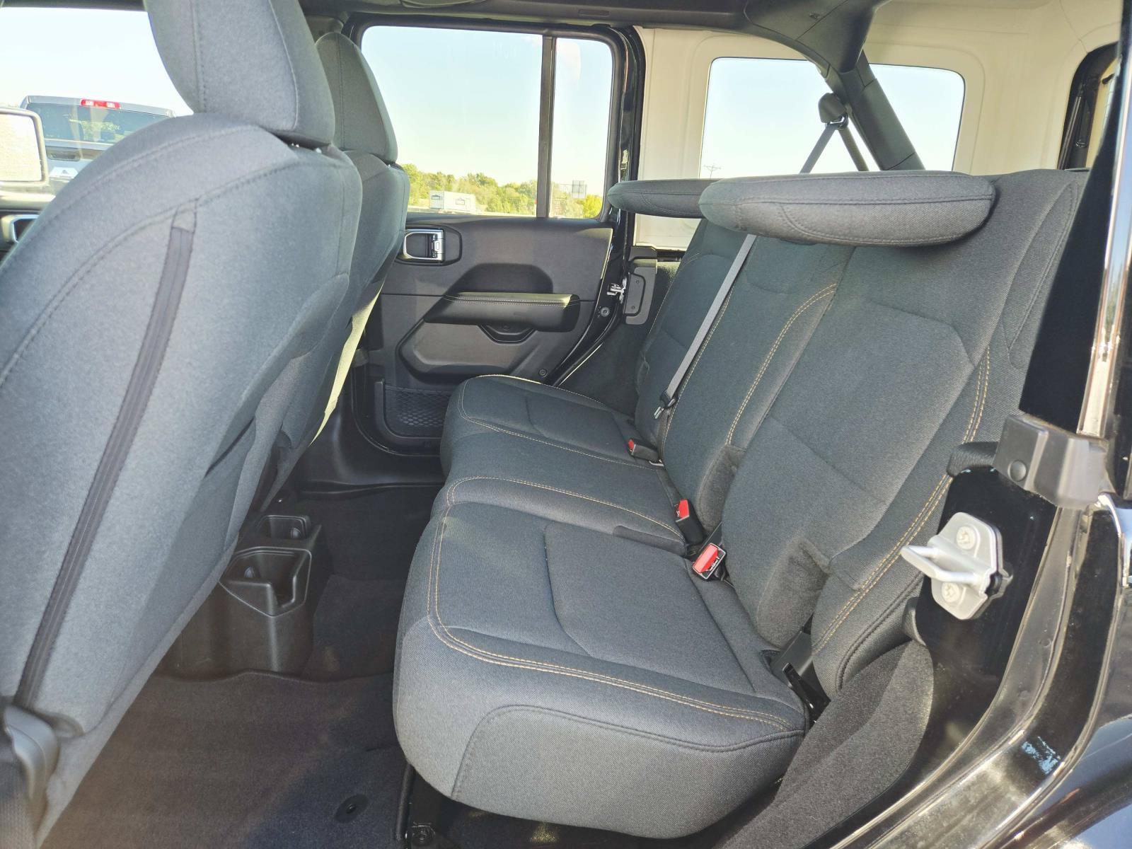 Used 2026 Jeep Wrangler Unlimited Sahara AWD/4WD image 13