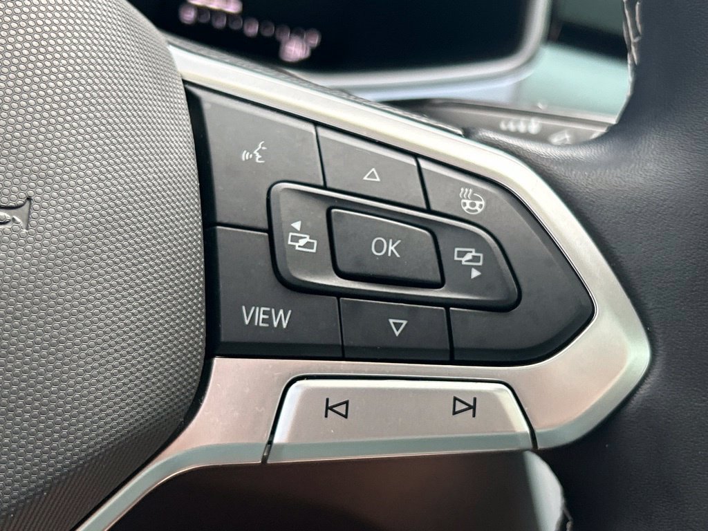 Certified 2025 Volkswagen Taos SE w/ Panoramic Sunroof Package FWD image 28
