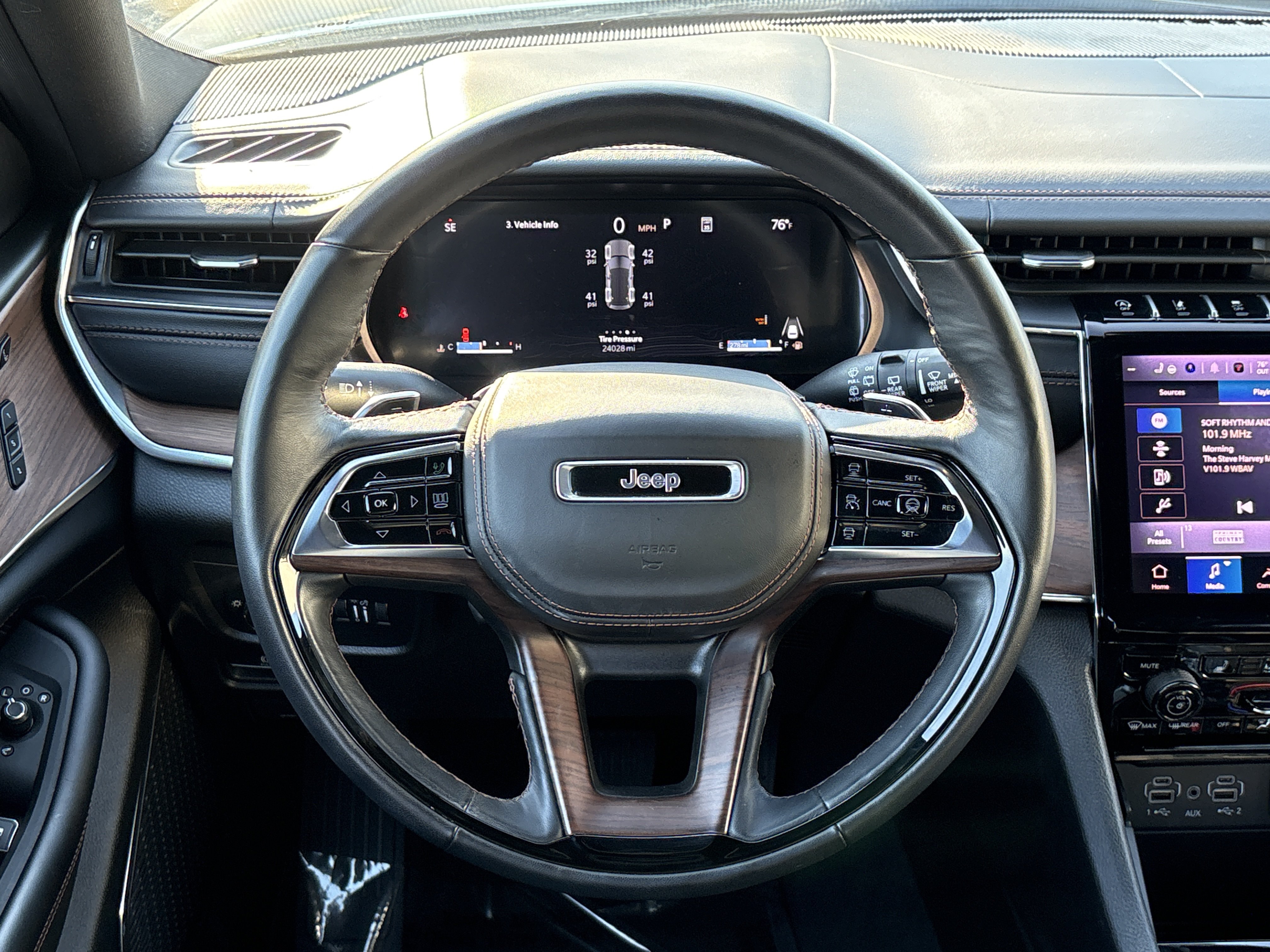 Used 2025 Jeep Grand Cherokee Summit w/ Obsidian Package AWD/4WD image 22