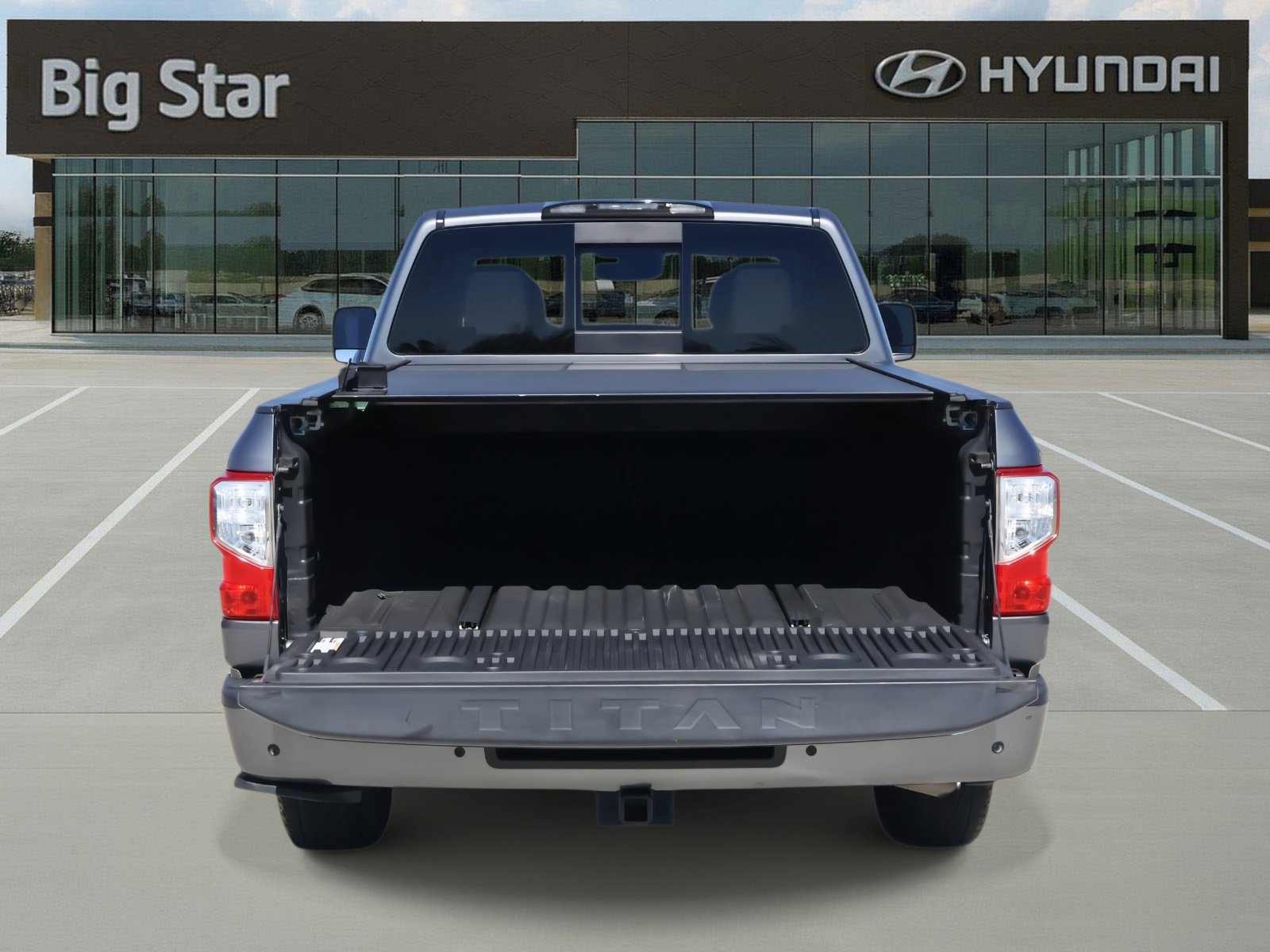 Used 2020 Nissan Titan SV w/ SV Convenience Package image 8