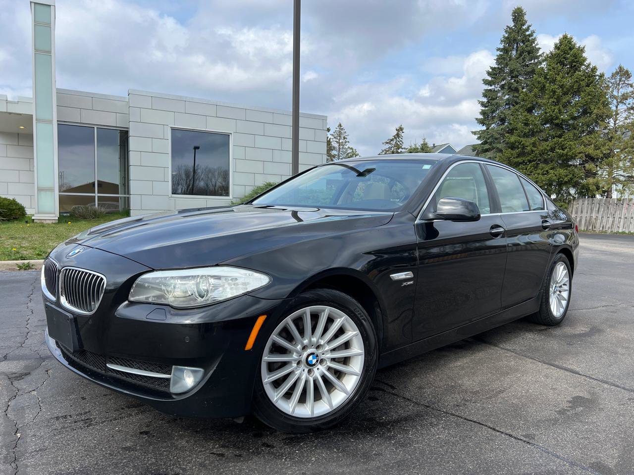 Used 2011 BMW 535i xDrive Sedan AWD/4WD image 2