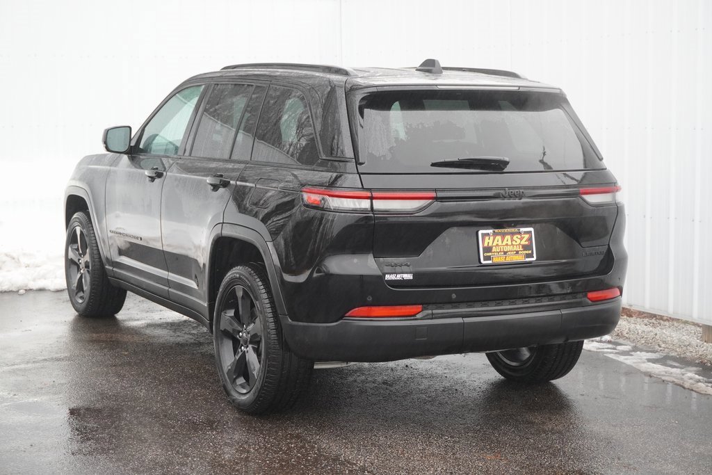 Used 2024 Jeep Grand Cherokee Limited w/ Black Appearance Package image 4