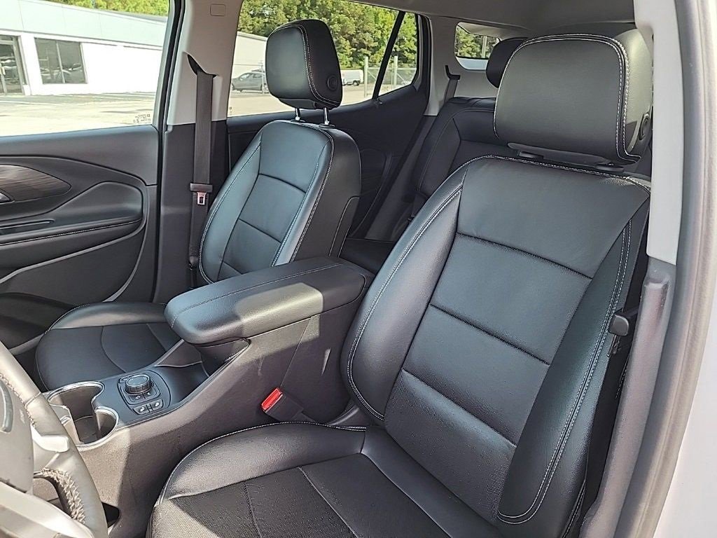 Used 2023 GMC Terrain SLT image 17
