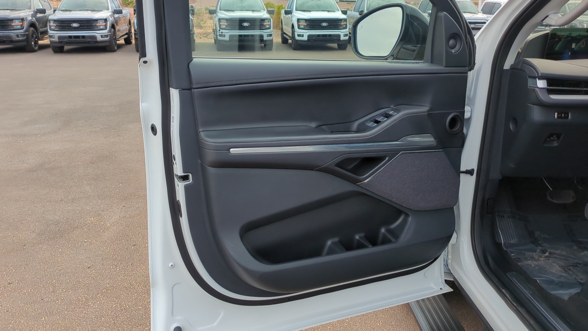 Used 2025 Lincoln Navigator Reserve AWD/4WD image 12