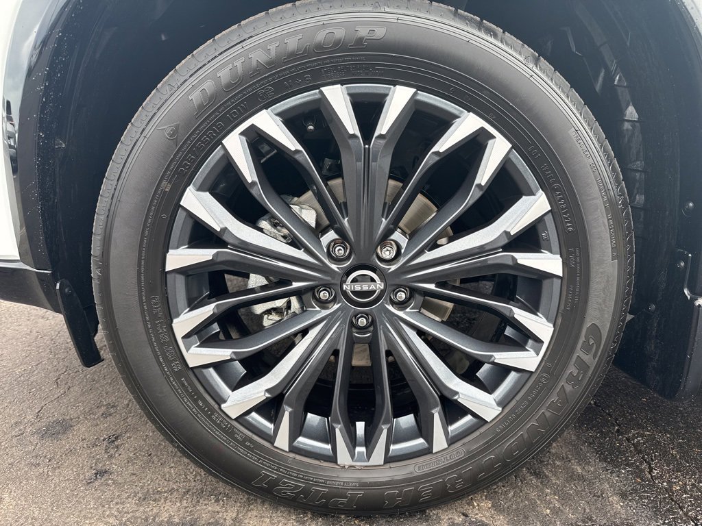 Used 2024 Nissan Rogue Platinum image 9