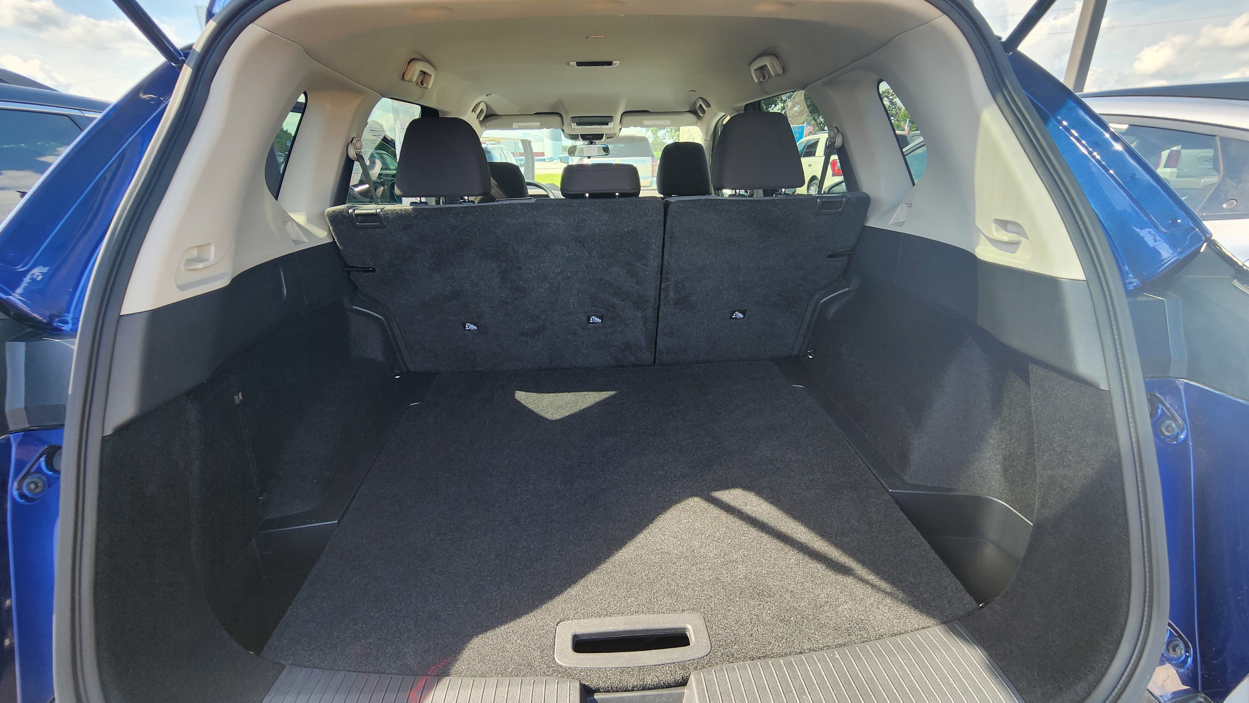 Used 2023 Nissan Rogue SV image 16