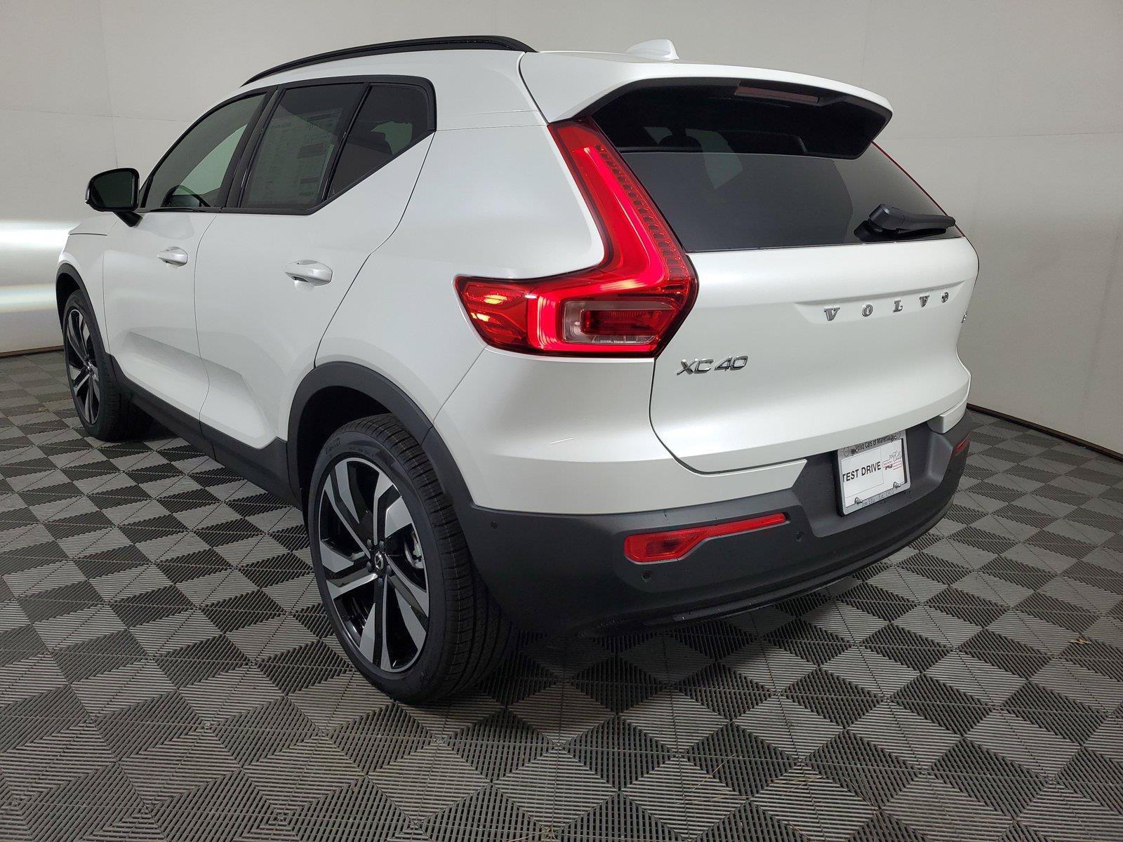 New 2026 Volvo XC40 B4 Plus w/ Protection Package Premier FWD image 4