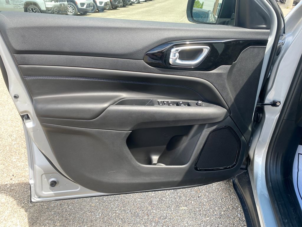 New 2026 Jeep Compass Latitude AWD/4WD image 18