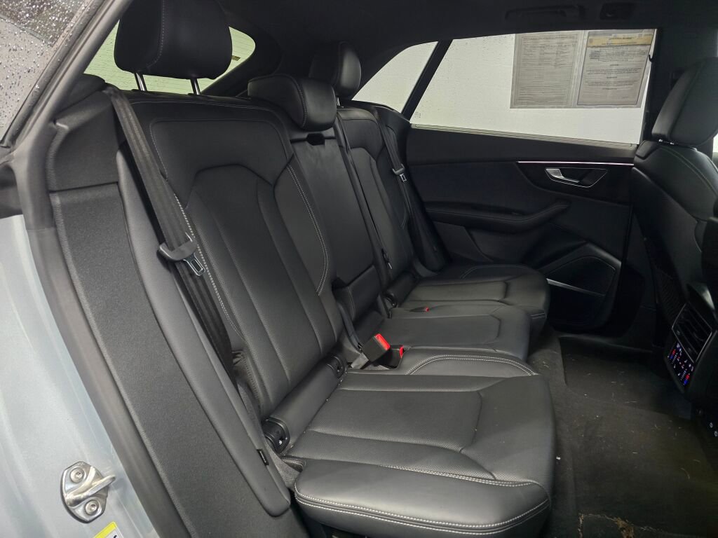 Used 2024 Audi Q8 Prestige w/ Prestige Package image 24