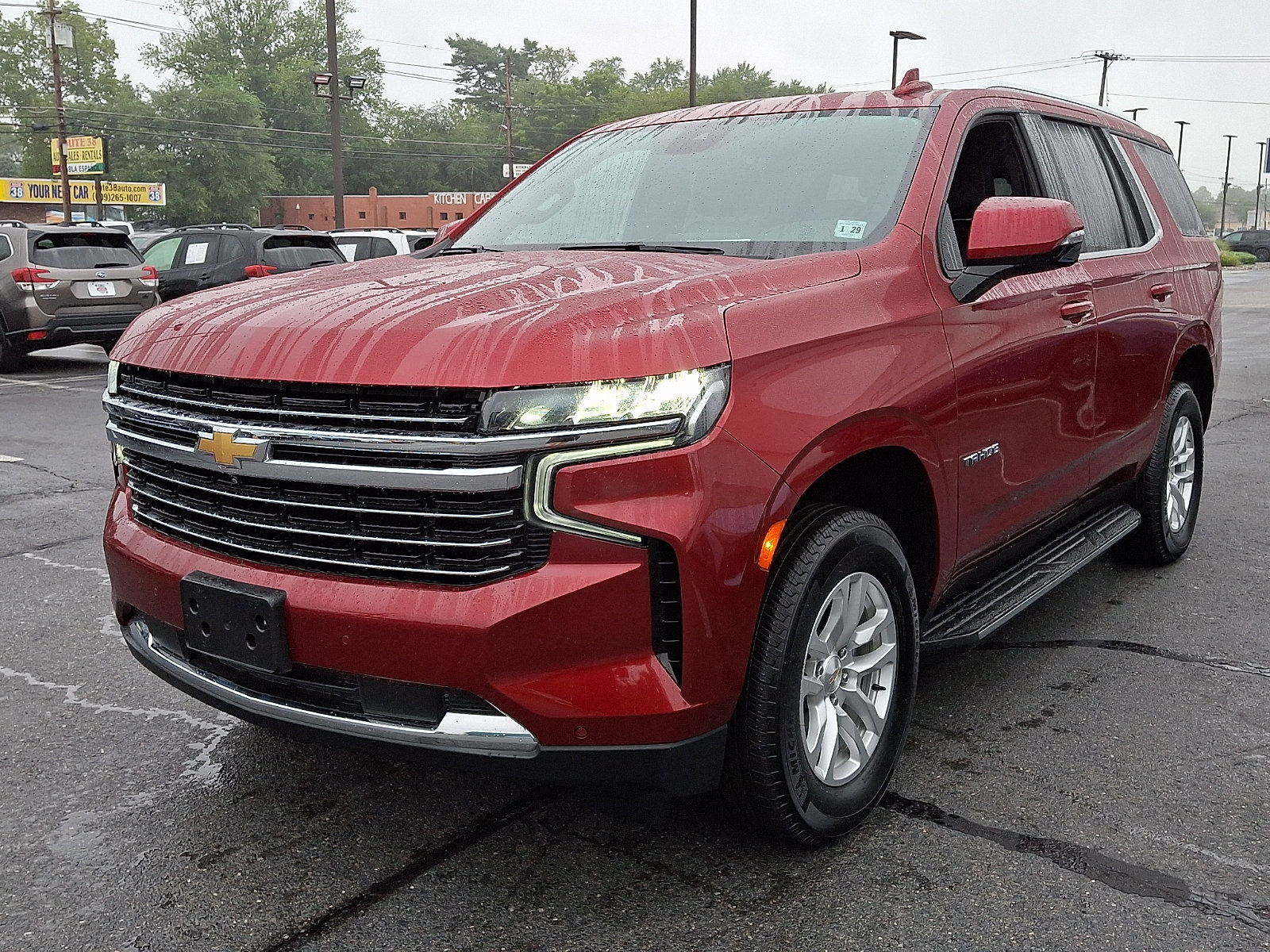 Used 2023 Chevrolet Tahoe LT w/ Luxury Package AWD/4WD image 3